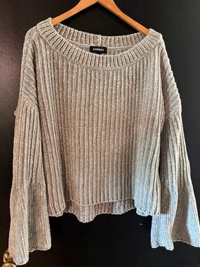 Express Chenille Ribbed Bell Sleeve Sweater – Medium